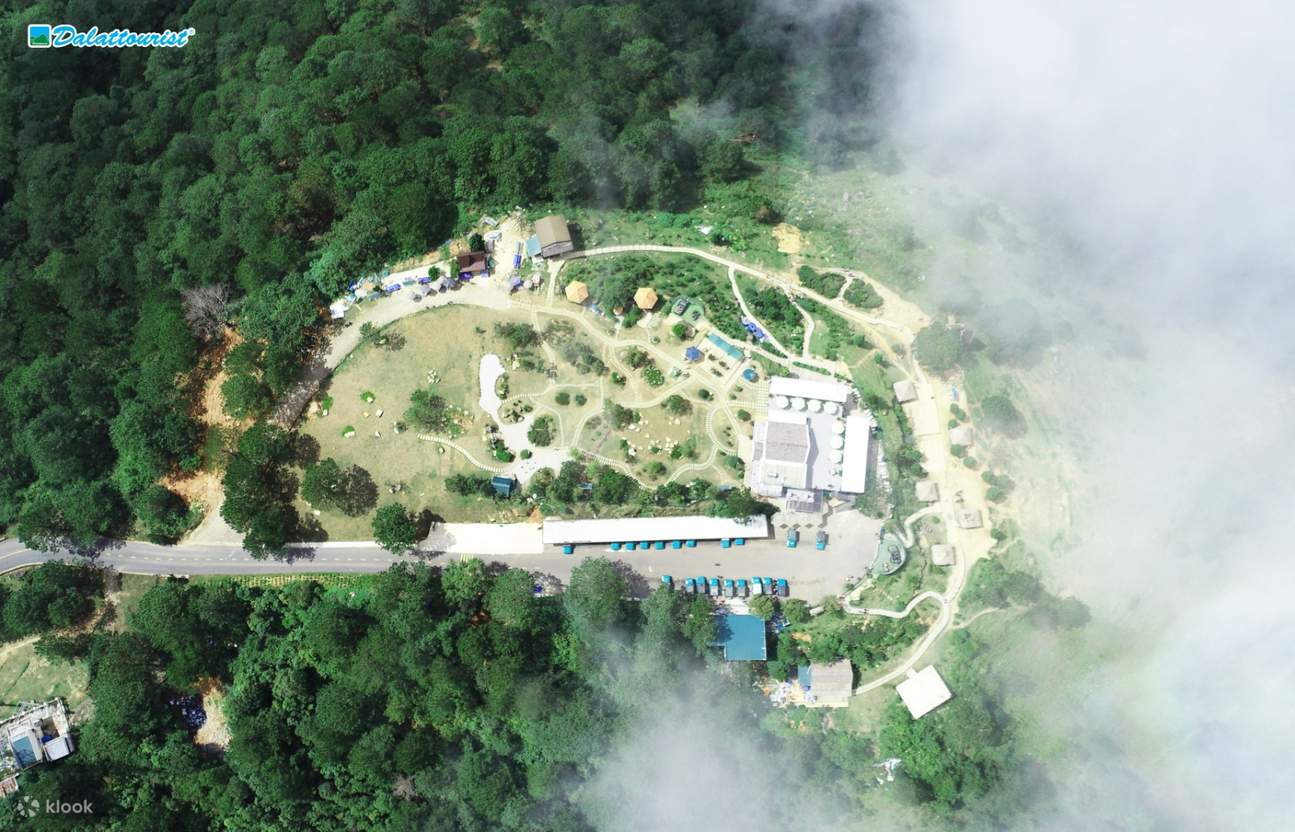 ランビアン山の頂上から見下ろす絶景